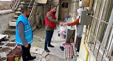 300 AİLEYE YARDIM YAPILDI