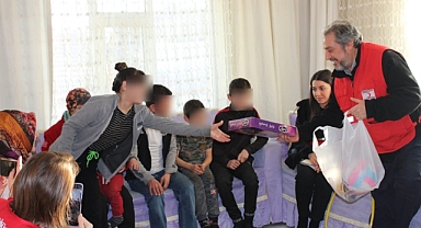 KIZILAYDAN ÇOCUKLARA OYUNCAK KAMPANYASI