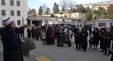 umreciler dualarla kutsal topraklara uğurlandı.