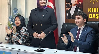VE İLK BAYAN ADAY ADAYI