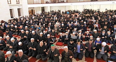 CAMİLERDE DUA VE GÖZYAŞI