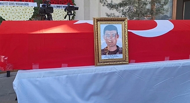 Depremde hayatını kaybedenler son yolculuğa uğurlanıyor