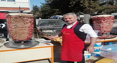 DEPREMZEDELERE DÖNER EKMEK VERİLDİ