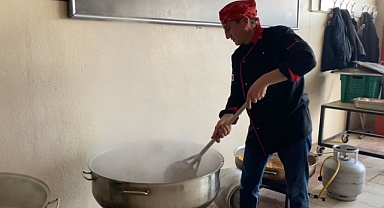 DEPREMZEDELERE SICAK YEMEK DAĞITIMI