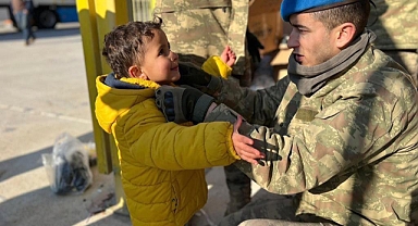 MİNİK KAHRAMANLARIMIZ MEHMETÇİĞİ YALNIZ BIRAKMADI