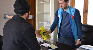 UMRE PARASINI BAĞIŞLADI