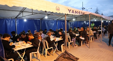 AİLELERE İFTARLIK DAĞITILIYOR