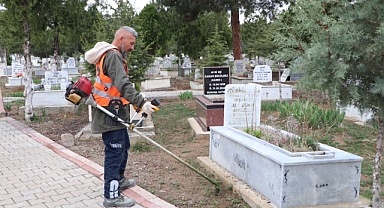 ACISU MEZARLIĞINDA BAYRAM TEMİZLİĞİ̇