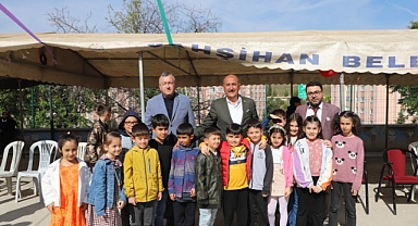 ÇOCUKLARDAN TÜRKYILMAZ’A SEVGİ SELİ