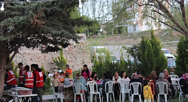 ROMAN VATANDAŞLAR İFTAR YEMEĞİNDE BULUŞTU