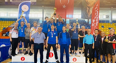 MASA TENİSİNDE BAŞARILARA DOYMUYOR