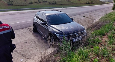 OTOMOBİLDEKİ 4 KİŞİ YALANDI