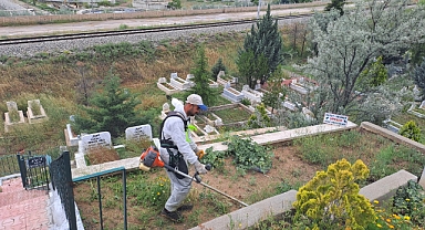 Mezarlıklar’da Bayram Öncesi Temizlik
