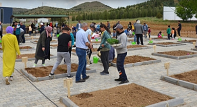 ÖZEL ÖĞRENCİLER, KKÜ HOBİ BAHÇESİNDE DİKİM YAPTI