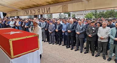 UZMAN ÇAVUŞ SON YOLCULUĞUNA UĞURLANDI