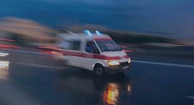 ARACI ÜZERLERİNE SÜRDÜ 1 ÖLÜ 4 YARALI