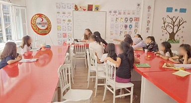 ÇOCUKLAR YAZ TATİLİNİ KÜTÜPHANEDE DEĞERLENDİRİYORLAR