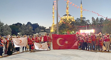 DEMOKRASİ YÜRÜYÜŞÜNE KATILDI