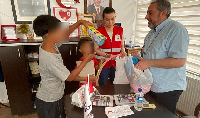 KIZILAY 200 ÇOCUĞA OYUNCAK HEDİYE ETTİ