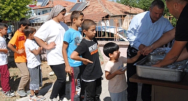 ÜMİT SULUHAN AŞURE DAĞITTI