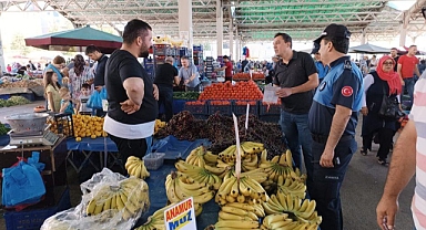ZABITA EKİPLERİ SEMT PAZARINDA DENETİMDE