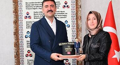 VALİ TEKBIYIKOĞLU'NA MİNYATÜR PASTALI UĞURLAMA