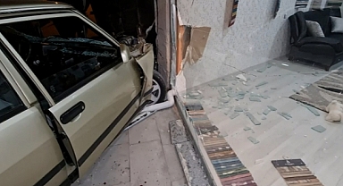 HIZINI ALAMAYAN OTOMOBİL, İŞ YERİNE ÇARPARAK DURABİLDİ