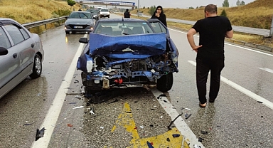 Sağanak yağış nedeniyle kayganlaşan yolda kaza