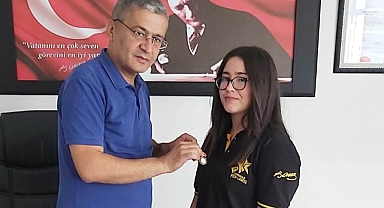 FEN LİSESİNİ KAZANAN ÖĞRENCİ ALTINLA ÖDÜLLENDİRİLDİ