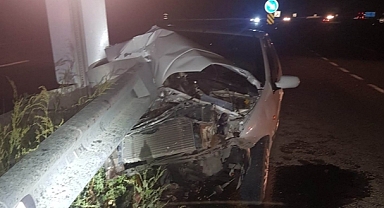 OTOMOBİL, ÇELİK BARİYERLERE SAPLANDI