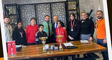 TENİS KORKUNTA ÇİFTE BAŞARI