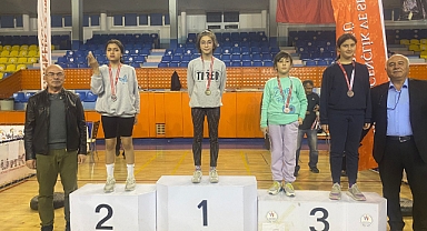 ÜNAL AİLESİ MADALYAYA DOYMUYOR