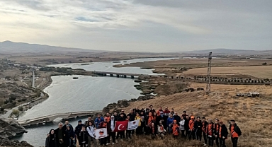 BOZKIR DAĞCILIK, ÇEŞNİGİR KÖPRÜSÜ'NDE YÜRÜYÜŞ DÜZENLEDİ