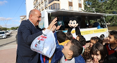 ÖĞRENCİLER GERİ DÖNÜŞÜM KONUSUNDA BİLİNLENDİRİLİYOR
