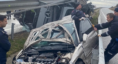 SEYİR HALİNDEKİ OTOMOBİL İLE TIR ÇARPIŞTI