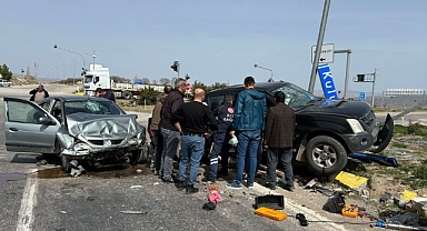 KIRIKKALE’DE KAVŞAKTA ÇARPIŞTILAR, YARALILAR VAR