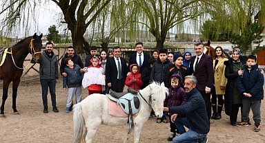 KIRIKKALE’DEL ÇOCUKLARA ATLARLA TERAPİ UYGULANIYOR