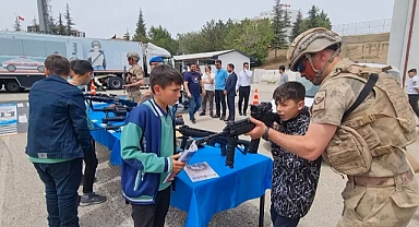 KIRIKKALE’DE ÖĞRENCİLERE JANDARMA MESLEĞİ TANITILDI