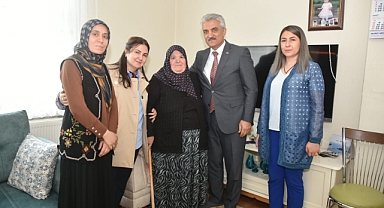 KIRIKKALE VALİSİ VE EŞİNİN KALBİ ŞEHİT AİLELERİYLE ATIYOR