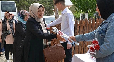 ŞEHİT ANNELERİNİ UNUTMADILAR