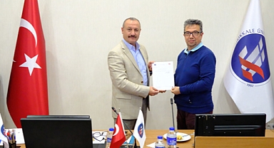 ÜNİVERSİTE SENATOSUNDA DEVİR TESLİM TÖRENİ
