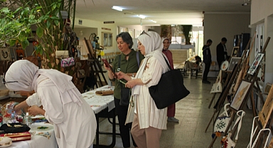 ÜNİVERSİTEDE EL SANATLARI SERGİSİ AÇILDI