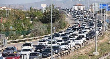 BAYRAMDA 307 BİN 340 ARAÇ GEÇİŞ YAPTI