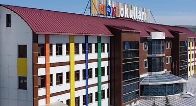 ZİRVEDE TEK BAŞINA