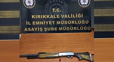 TÜFEKLE ATEŞ AÇTI, POLİSE YAKALANDI