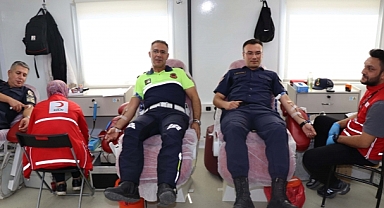 MEHMETÇİK KANINI BAĞIŞLADI