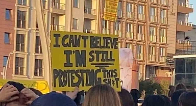 ÜNİVERSİTELİ KIZLARDAN PROTESTO