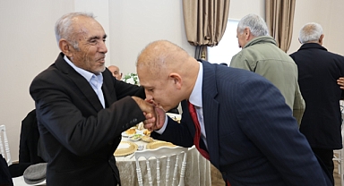 BAŞKAN ÖNAL, EMEKLİ ÖĞRETMENLERLE BULUŞTU