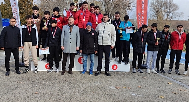 ÖĞRENCİLER BİRİNCİLİK İÇİN KIYASIYA YARIŞTI