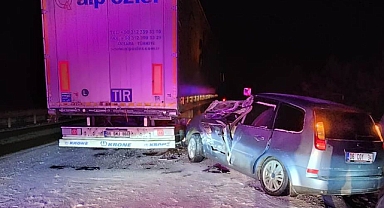 KAR YAĞIŞI VE KAZA ULAŞIMI DURDURDU
